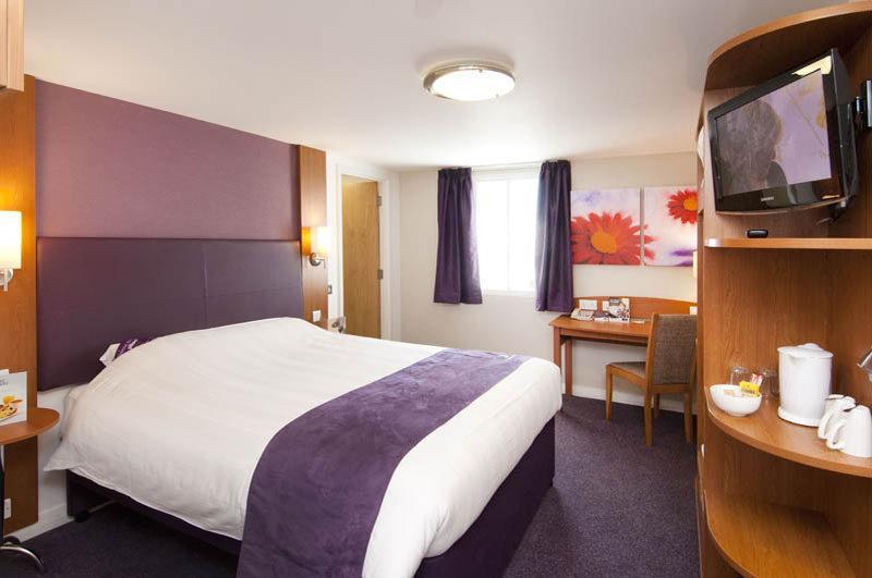 Premier Inn Chippenham Chippenham  Exterior foto