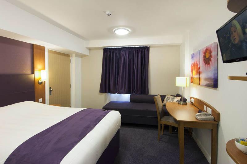 Premier Inn Chippenham Chippenham  Exterior foto